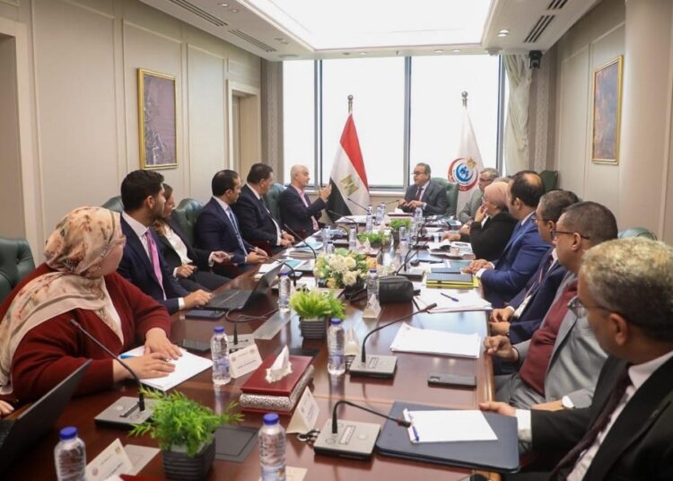 وزير الصحة يبحث فرص التعاون والاستثمار لتطوير قسم الأشعة بمشروع مدينة النيل الطبية