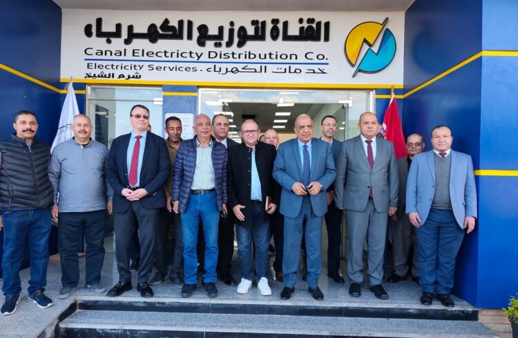 وزير الكهرباء يقوم بزيارة ميدانية ضمن خطة التطوير والتحول الرقمي بالقطاع