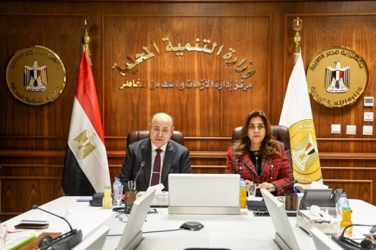 وزيرة التنمية ومستشار الرئيس يناقشان مع المحافظين استغلال الأراضي المستردة وتقنين التعديات