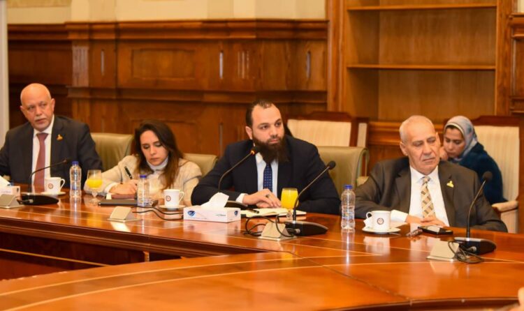 وزير الخارجية يلتقي لجنة حقوق الإنسان بالشيوخ لتعزيز التعاون المشترك بمجال حقوق الإنسان
