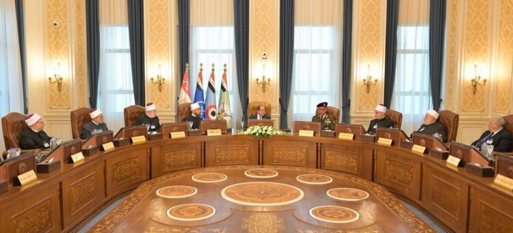 الرئيس السيسي يشارك في اختبارات كشف الهيئة لعلماء وزارة الأوقاف بالأكاديمية العسكرية