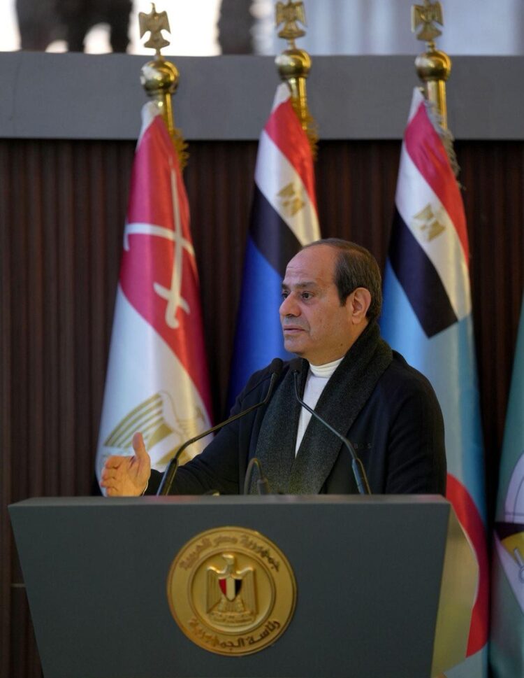 الرئيس السيسي يتفقد الأكاديمية العسكرية المصرية ويشارك الطلاب أنشطتهم