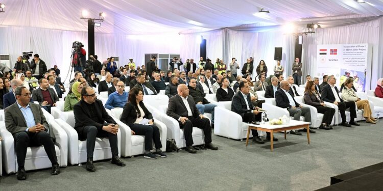 رئيس الوزراء يفتتح مشروع «أوبيليسك» للطاقة الشمسية بنجع حمادي باستثمارات 600 مليون دولار
