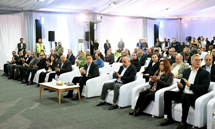رئيس الوزراء يفتتح مشروع «أوبيليسك» للطاقة الشمسية بنجع حمادي باستثمارات 600 مليون دولار