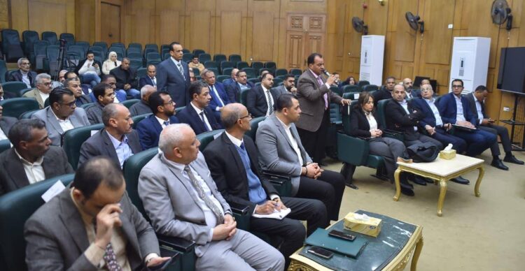 وزير الاستثمار خلال لقاء مستثمري قنا: خطوات استراتيجية لدعم الاستثمار والتنمية بالمحافظة
