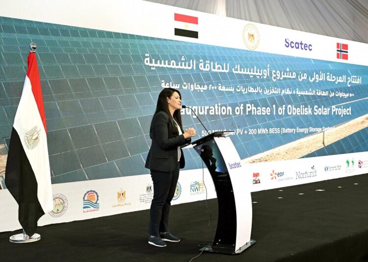 رئيس الوزراء يفتتح مشروع «أوبيليسك» للطاقة الشمسية بنجع حمادي باستثمارات 600 مليون دولار