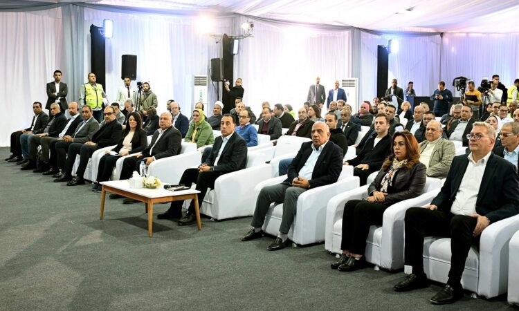 رئيس الوزراء يفتتح مشروع «أوبيليسك» للطاقة الشمسية بنجع حمادي باستثمارات 600 مليون دولار