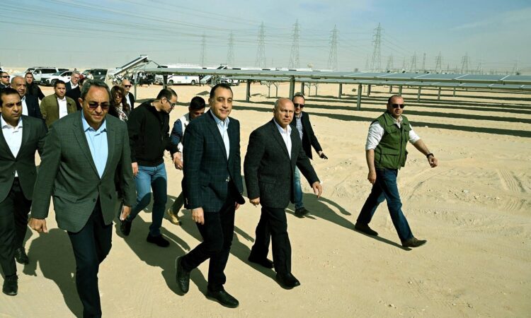 رئيس الوزراء يفتتح مشروع «أوبيليسك» للطاقة الشمسية بنجع حمادي باستثمارات 600 مليون دولار