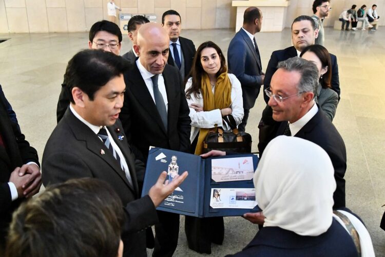 وزير التعليم والثقافة الياباني يزور المتحف المصري الكبير ويستكشف عظمة الحضارة المصرية