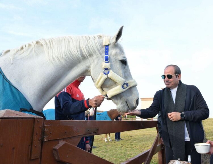 الرئيس السيسي يتفقد الأكاديمية العسكرية المصرية ويشارك الطلاب أنشطتهم