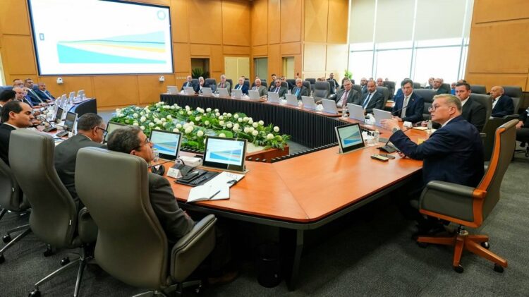 وزير البترول يبحث خطط الإنتاج وتحفيز الاستثمار مع الشركات العالمية