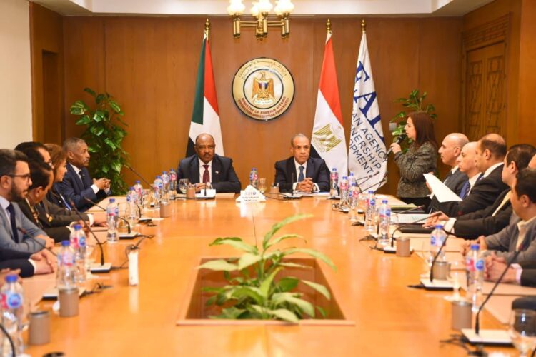 تكريم القافلة الطبية المصرية لدورها في دعم القطاع الصحي بالسودان