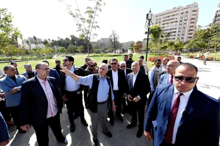 وزير الإسكان يتفقد مشروعات تطوير القاهرة الخديوية وحديقة الأزبكية لإحياء الهوية التراثية