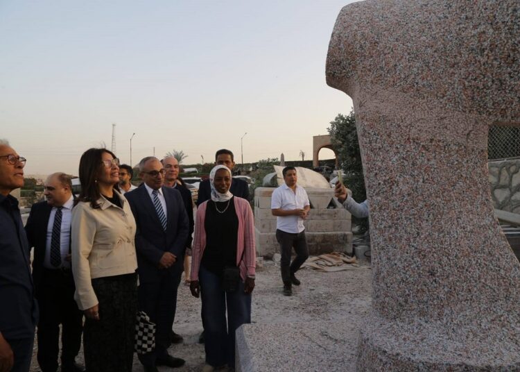 وزيرة الثقافة