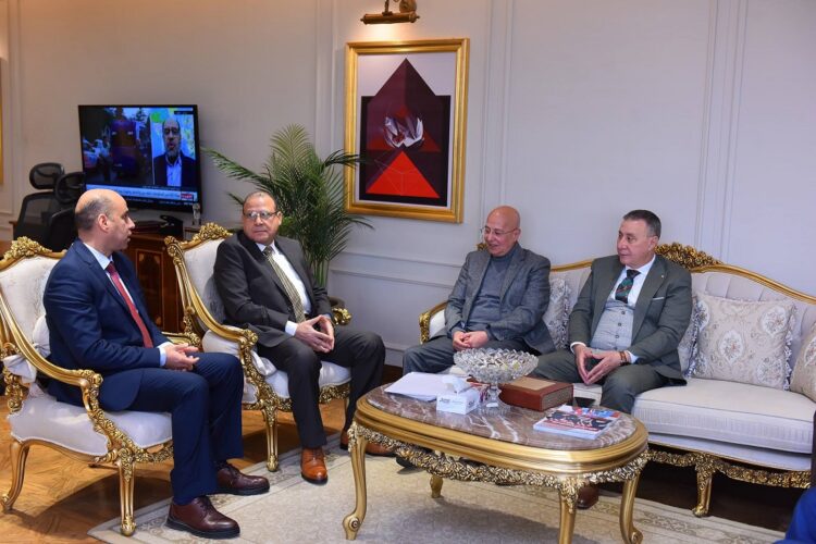 تعزيز الشراكة بين وزارة العمل والحركة النقابية لتحقيق توازن واستقرار في سوق العمل