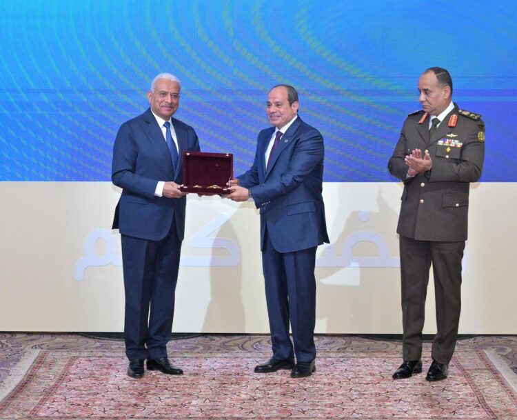 الرئيس السيسي يشهد تكريم الفريق أول عبد المجيد صقر