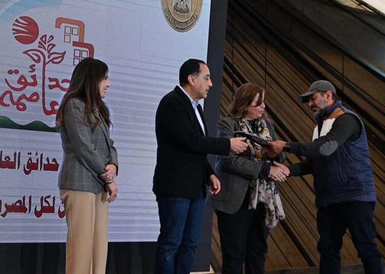 رئيس الوزراء يسلم عقود وحدات سكنية ضمن مبادرة «سكن لكل المصريين» بمدينة حدائق العاصمة
