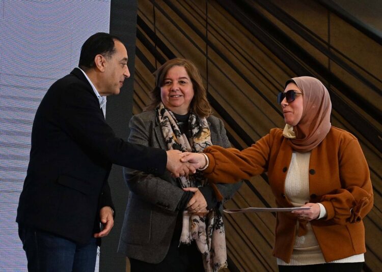 رئيس الوزراء يسلم عقود وحدات سكنية ضمن مبادرة «سكن لكل المصريين» بمدينة حدائق العاصمة