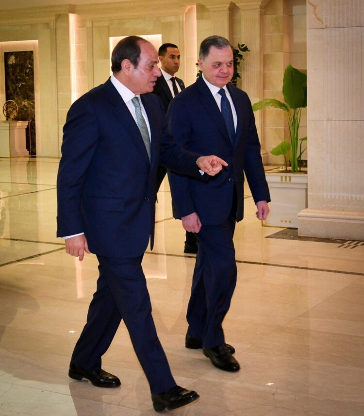 الرئيس السيسي يشارك في إفطار أكاديمية الشرطة ويشيد بجهود وزارة الداخلية في حفظ الأمن