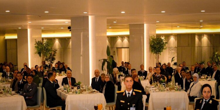 الرئيس السيسي يشارك في إفطار أكاديمية الشرطة ويشيد بجهود وزارة الداخلية في حفظ الأمن
