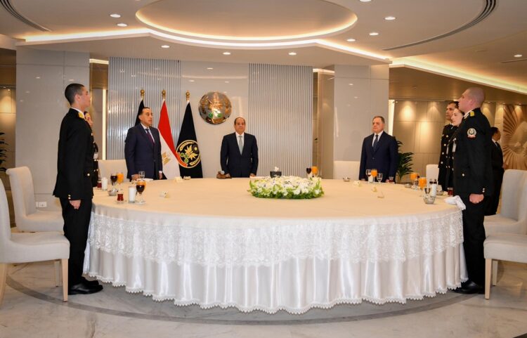 الرئيس السيسي يشارك في إفطار أكاديمية الشرطة ويشيد بجهود وزارة الداخلية في حفظ الأمن