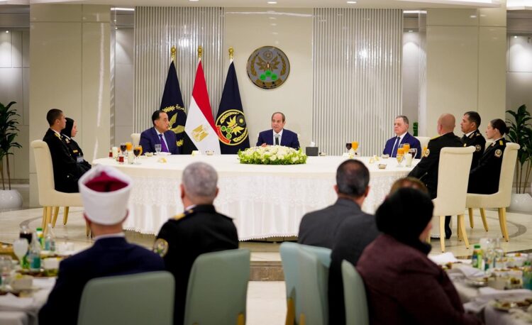 الرئيس السيسي يشارك في إفطار أكاديمية الشرطة ويشيد بجهود وزارة الداخلية في حفظ الأمن