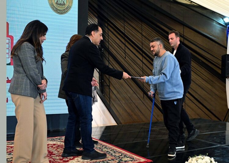 رئيس الوزراء يسلم عقود وحدات سكنية ضمن مبادرة «سكن لكل المصريين» بمدينة حدائق العاصمة