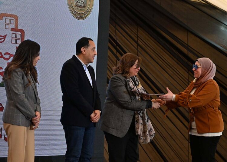 رئيس الوزراء يسلم عقود وحدات سكنية ضمن مبادرة «سكن لكل المصريين» بمدينة حدائق العاصمة
