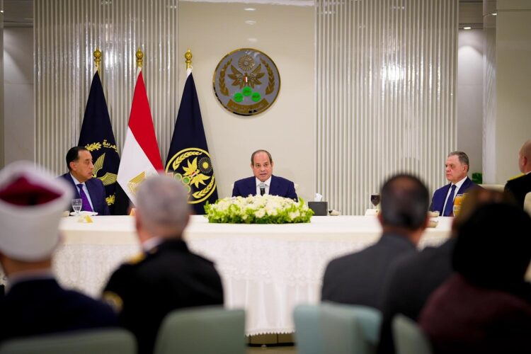 الرئيس السيسي يشارك في إفطار أكاديمية الشرطة ويشيد بجهود وزارة الداخلية في حفظ الأمن