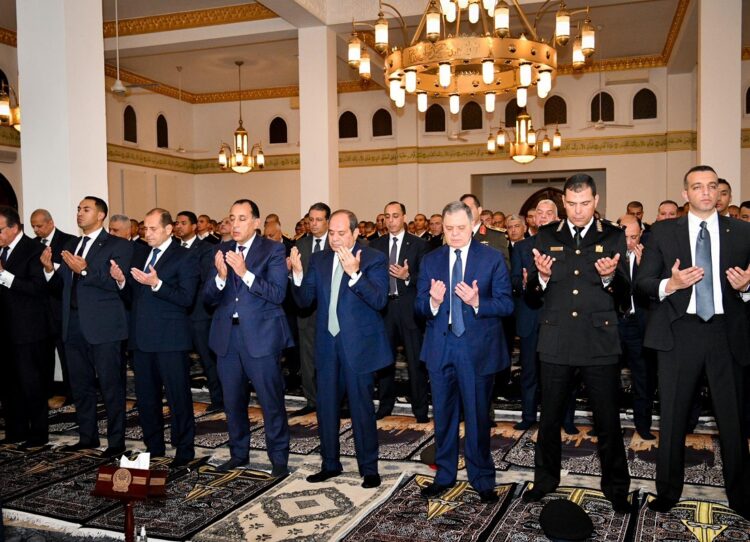 الرئيس السيسي يشارك في إفطار أكاديمية الشرطة ويشيد بجهود وزارة الداخلية في حفظ الأمن