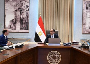 رئيس الوزراء يتابع تأمين احتياجات البلاد من المواد البترولية وترشيد الاستهلاك