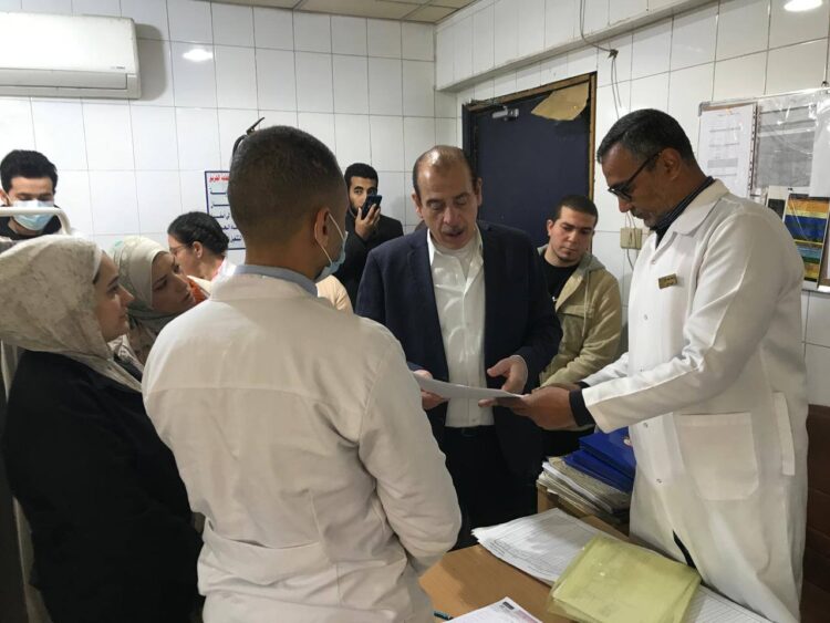 زيارة مفاجئة لنائب وزير الصحة لتحسين الخدمات الطبية بمرافق المعادي