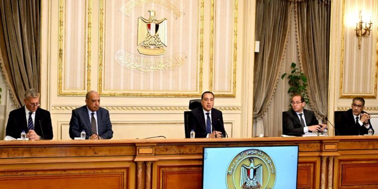 مدبولي: الحكومة تتخذ إجراءات تدريجية لتخفيف أعباء الطاقة مع الحفاظ على الإنتاج ودعم الاقتصاد