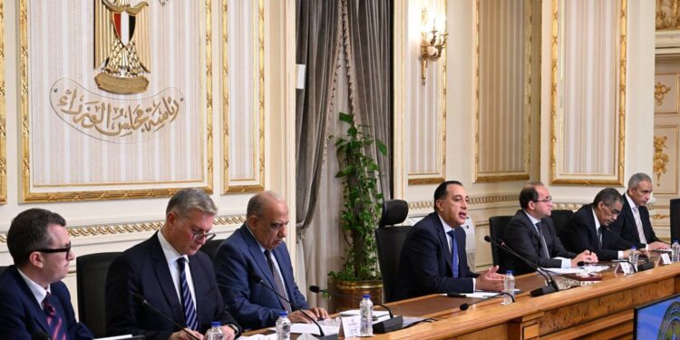 مدبولي: الحكومة تتخذ إجراءات تدريجية لتخفيف أعباء الطاقة مع الحفاظ على الإنتاج ودعم الاقتصاد