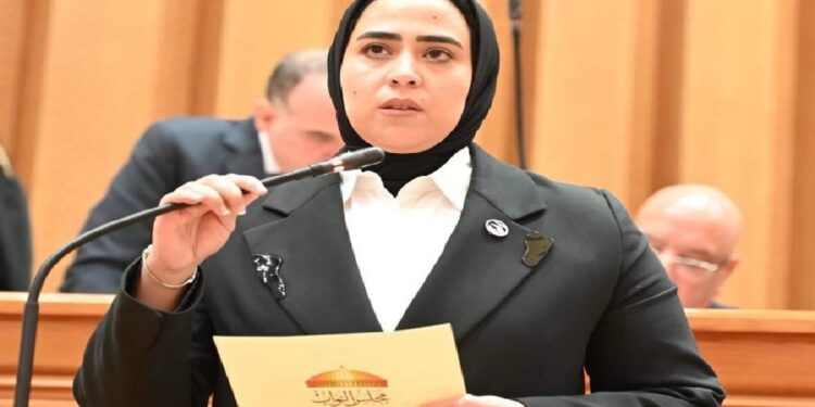 سارة النحاس