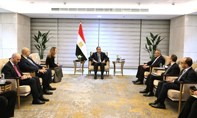 رئيس الوزراء يلتقي المديرة العامة للمنظمة الدولية للهجرة لبحث تعزيز التعاون  