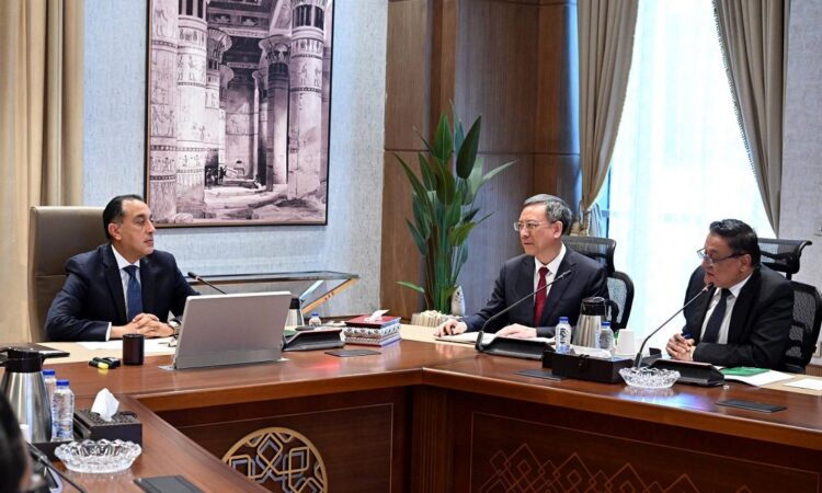 رئيس الوزراء يستقبل رئيس مجلس إدارة شركة الصين لهندسة الطاقة لبحث سبل التعاون المشترك