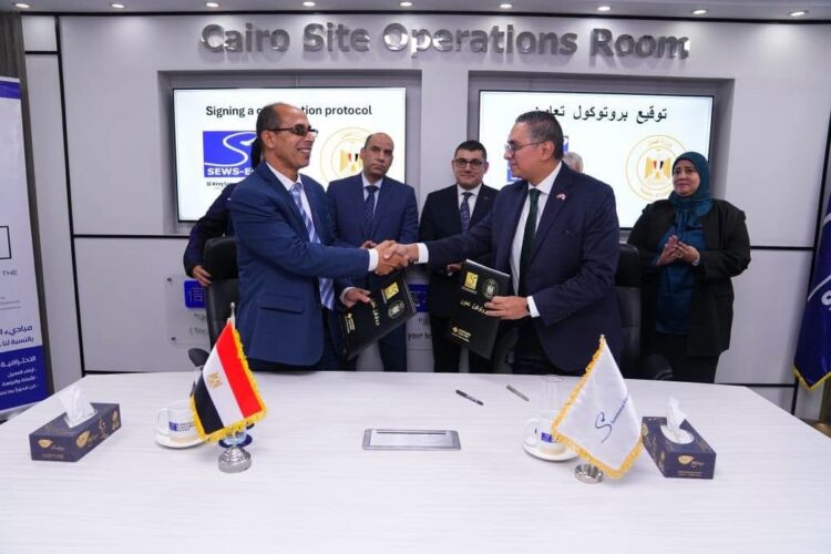 وزير العمل يزور شركة الضفائر الكهربائية لتعزيز الصناعة الوطنية وتوسيع الشراكة مع القطاع الخاص