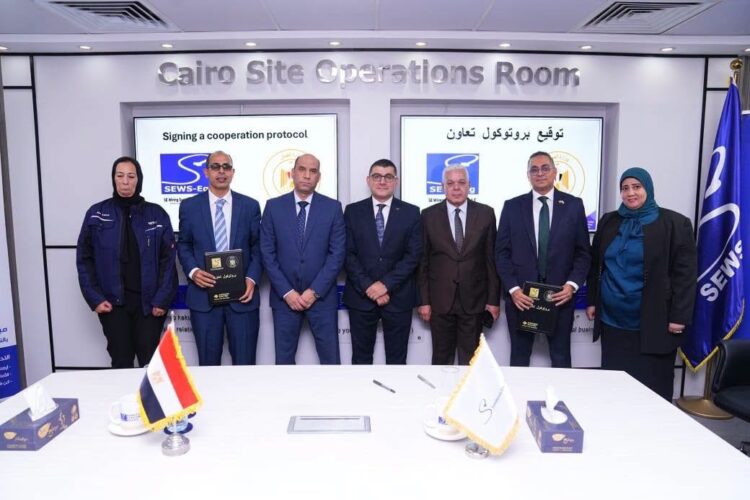 وزير العمل يزور شركة الضفائر الكهربائية لتعزيز الصناعة الوطنية وتوسيع الشراكة مع القطاع الخاص