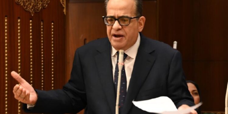 النائب طارق عبد العزيز