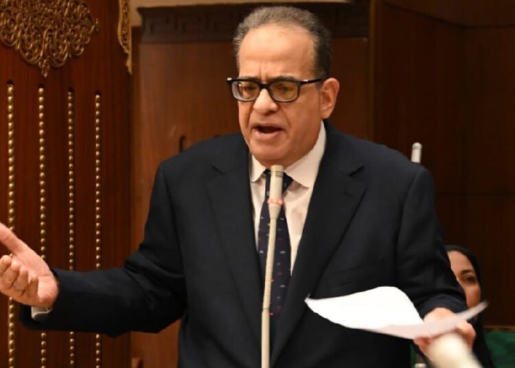 النائب طارق عبد العزيز
