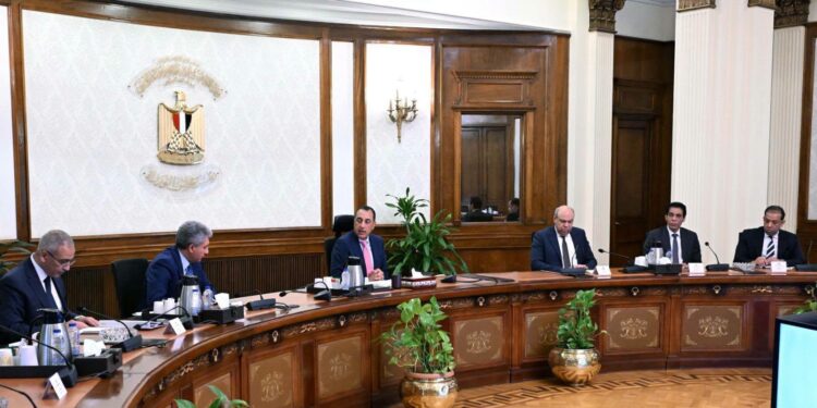 خطوات حكومية لتسهيل دخول السائحين وزيادة تنافسية المقصد السياحي