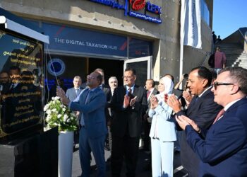 رئيس الوزراء يفتتح مركز الخدمات الضريبية المميزة في مدينة العلمين الجديدة