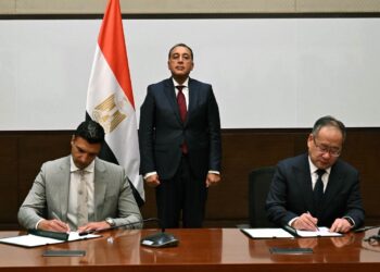 اتفاق مصري-صيني لإنشاء مجمع صناعي لإنتاج إطارات السيارات باستثمار 2 مليار دولار