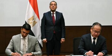 اتفاق مصري-صيني لإنشاء مجمع صناعي لإنتاج إطارات السيارات باستثمار 2 مليار دولار